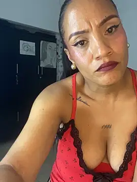 Snapshot of AdelaHaneix chatting on November 11, 7:25 pm AdelaHaneix online show from November 11, 7:25 pm