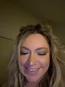 Snapshot of ToniVice chatting on March 7, 5:40 am ToniVice online show from March 7, 5:40 am