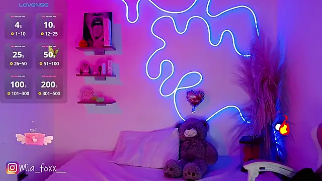 Snapshot of Mia_foxx_ chatting on March 20, 9:02 pm Mia foxx online show from March 20, 9:02 pm