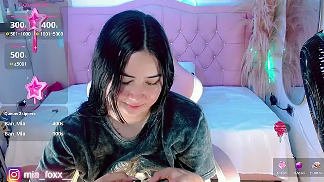 Snapshot of Mia_foxx_ chatting on October 5, 10:07 pm Mia foxx online show from October 5, 10:07 pm