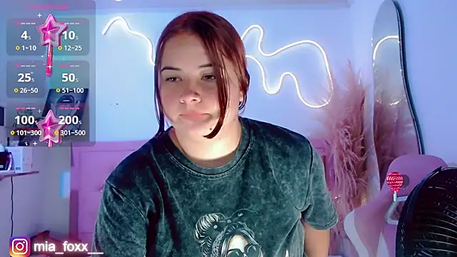 Snapshot of Mia_foxx_ chatting on October 12, 9:03 pm Mia foxx online show from October 12, 9:03 pm