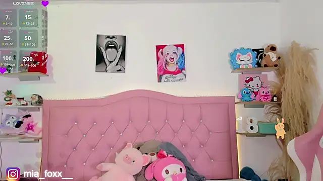 Snapshot of Mia_foxx_ chatting on November 13, 9:03 pm Mia foxx online show from November 13, 9:03 pm