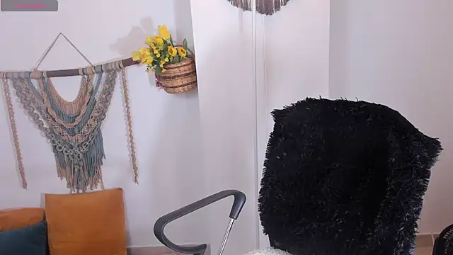 anaruiz  online show from September 17, 9:27 pm