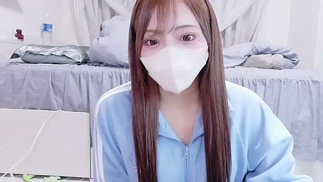 Snapshot of _chanMOMO_ chatting on November 10, 10:58 am chanMOMO online show from November 10, 10:58 am