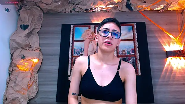 Snapshot of Cutie_Shy_ chatting on October 23, 7:01 pm Cutie Shy online show from October 23, 7:01 pm