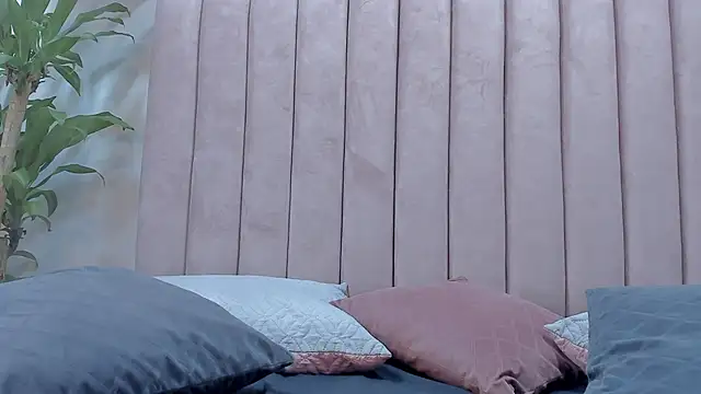 Snapshot of camila__herrera chatting on February 7, 9:16 am camila herrera online show from February 7, 9:16 am