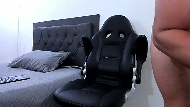 Snapshot of MalconStonne chatting on February 19, 3:06 am MalconStonne online show from February 19, 3:06 am