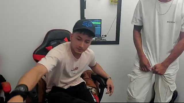 Snapshot of TommyGun_22 chatting on February 4, 12:29 am TommyGun 22 online show from February 4, 12:29 am