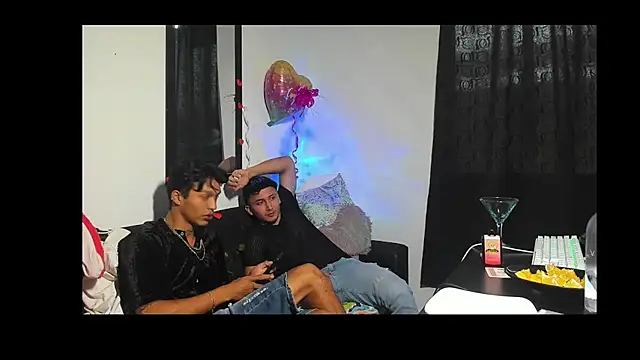 Snapshot of TommyGun_22 chatting on February 15, 10:21 pm TommyGun 22 online show from February 15, 10:21 pm