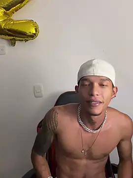 Snapshot of TommyGun_22 chatting on March 17, 12:52 am TommyGun 22 online show from March 17, 12:52 am