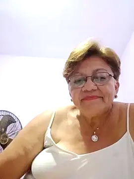 Snapshot of Madrastrahot69 chatting on November 19, 4:45 am Madrastrahot69 online show from November 19, 4:45 am