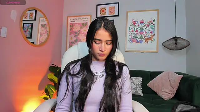 Snapshot of lara_madisson chatting on December 20, 2:19 am lara madisson online show from December 20, 2:19 am