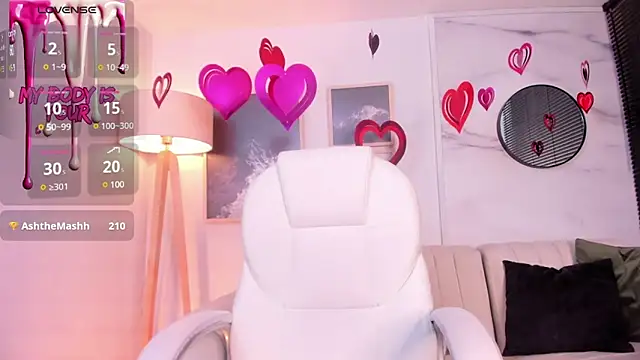 Snapshot of lara_madisson chatting on February 11, 3:29 am lara madisson online show from February 11, 3:29 am