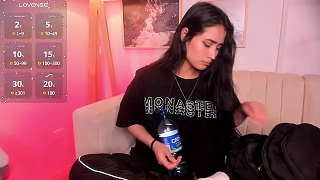 Snapshot of lara_madisson chatting on February 20, 5:44 am lara madisson online show from February 20, 5:44 am