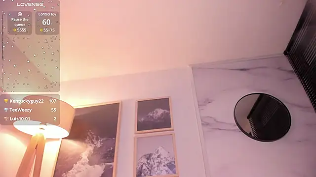 Snapshot of lara_madisson chatting on March 22, 8:29 am lara madisson online show from March 22, 8:29 am