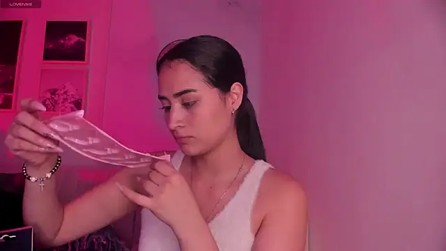 Snapshot of lara_madisson chatting on October 1, 4:29 am lara madisson online show from October 1, 4:29 am