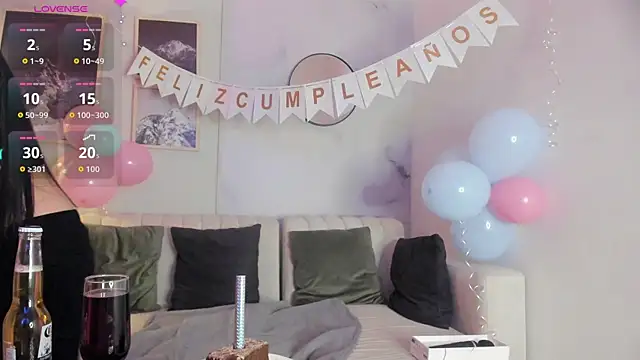 Snapshot of lara_madisson chatting on October 16, 5:08 am lara madisson online show from October 16, 5:08 am