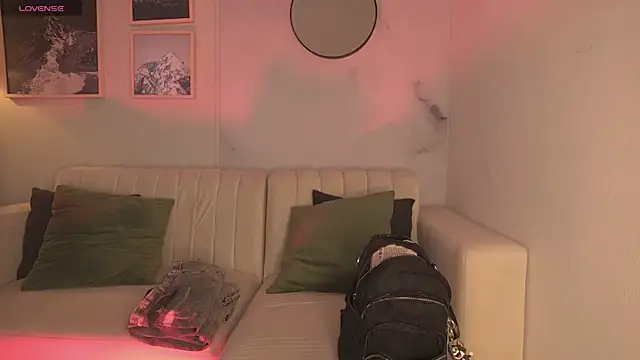 Snapshot of lara_madisson chatting on October 24, 6:10 am lara madisson online show from October 24, 6:10 am