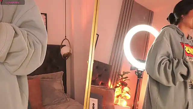 Snapshot of lara_madisson chatting on November 15, 6:22 am lara madisson online show from November 15, 6:22 am