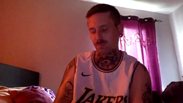 Snapshot of Schabernack1990 chatting on November 1, 7:43 am Schabernack1990 online show from November 1, 7:43 am