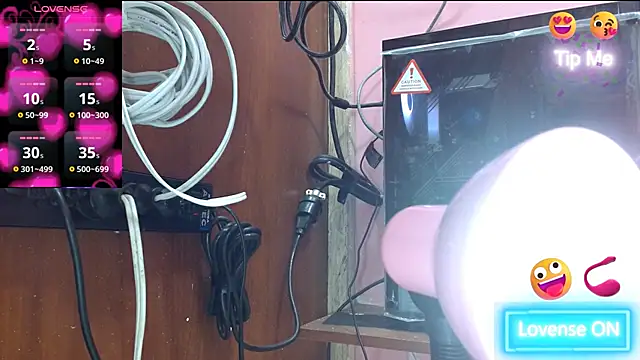 Snapshot of escarlett_hott chatting on September 13, 2:55 am escarlett hott online show from September 13, 2:55 am