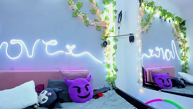 YouliteSllut2 online show from March 11, 7:04 am