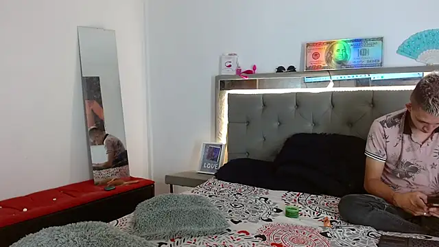 parejacaliente20154 online show from January 15, 12:04 pm