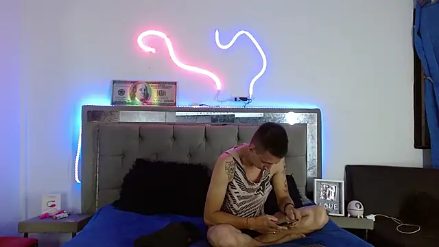 parejacaliente20154 online show from February 5, 1:11 pm