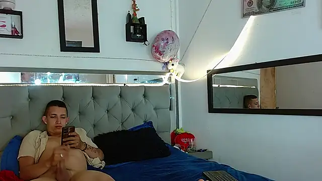 parejacaliente20154 online show from March 5, 8:43 am