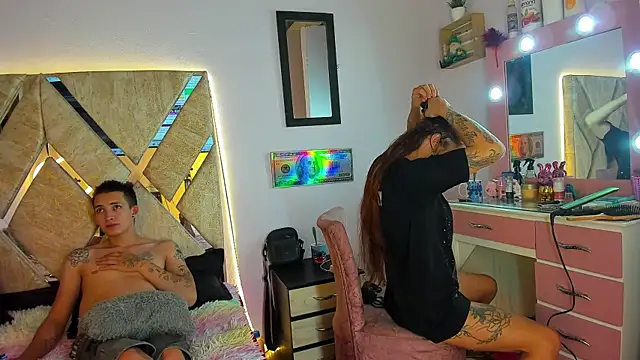 parejacaliente20154 online show from October 22, 11:37 pm