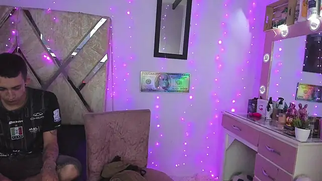 parejacaliente20154 online show from December 3, 9:07 am