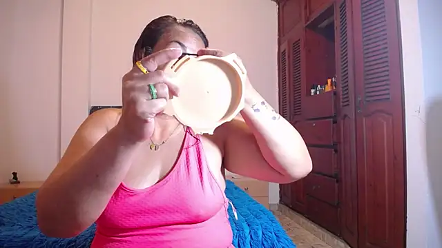 Snapshot of sofiamature01 chatting on September 28, 6:46 pm sofiamature01 online show from September 28, 6:46 pm