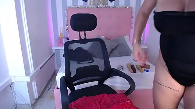 Snapshot of Lunna_boobs chatting on October 26, 5:35 am Lunna boobs online show from October 26, 5:35 am