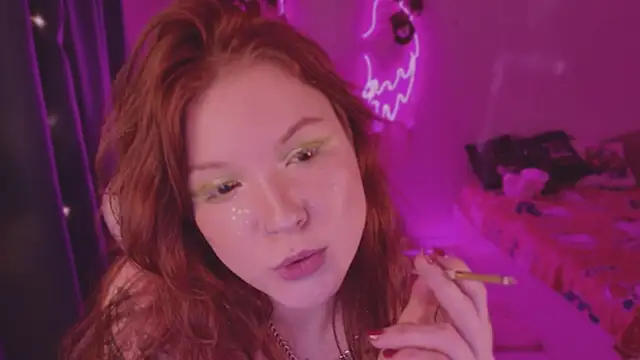 Snapshot of Elsie_Ginger chatting on December 24, 12:55 am Elsie Ginger online show from December 24, 12:55 am