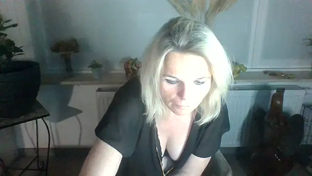 Snapshot of clwm chatting on January 16, 6:27 pm clwm online show from January 16, 6:27 pm