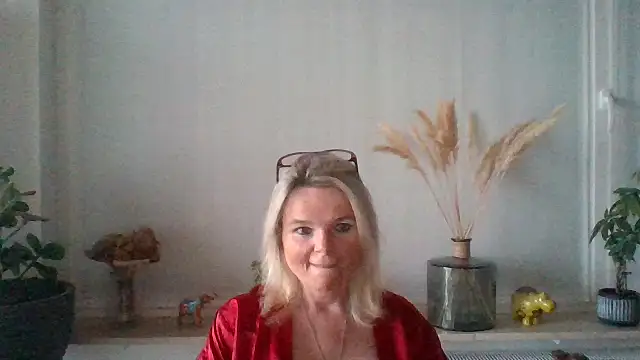 Snapshot of clwm chatting on September 18, 6:04 am clwm online show from September 18, 6:04 am