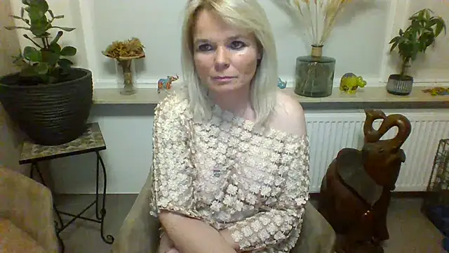 Snapshot of clwm chatting on October 26, 7:42 pm clwm online show from October 26, 7:42 pm