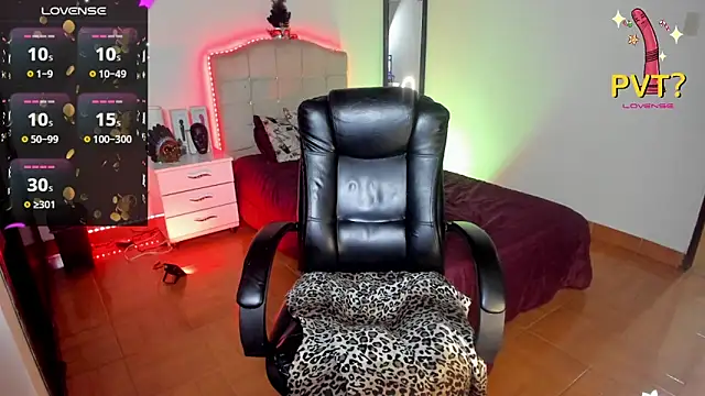 vampirellaa crazy  online show from December 4, 1:47 am