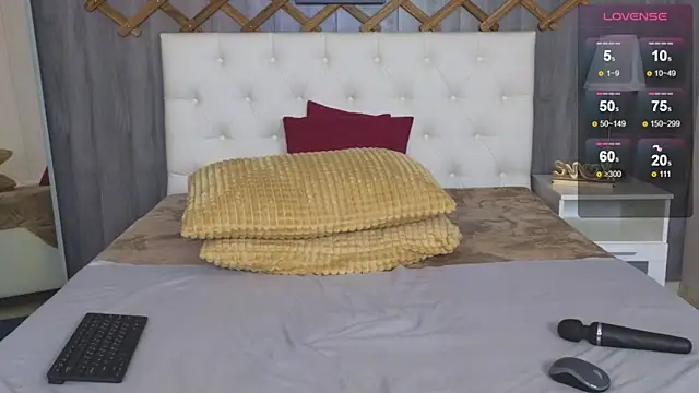 Snapshot of EvaCroan chatting on December 15, 6:51 am EvaCroan online show from December 15, 6:51 am