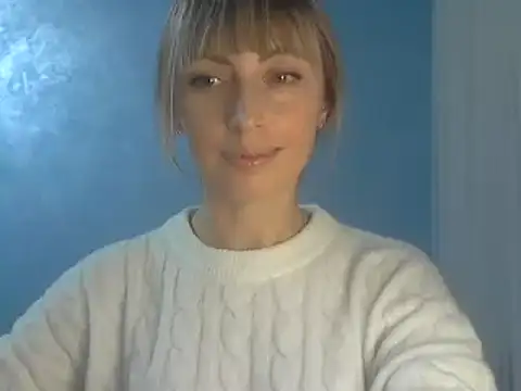 Snapshot of EffectMaya chatting on December 9, 7:07 pm EffectMaya online show from December 9, 7:07 pm