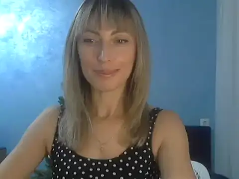 Snapshot of EffectMaya chatting on December 12, 6:21 pm EffectMaya online show from December 12, 6:21 pm