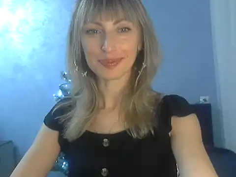 Snapshot of EffectMaya chatting on December 19, 6:45 pm EffectMaya online show from December 19, 6:45 pm