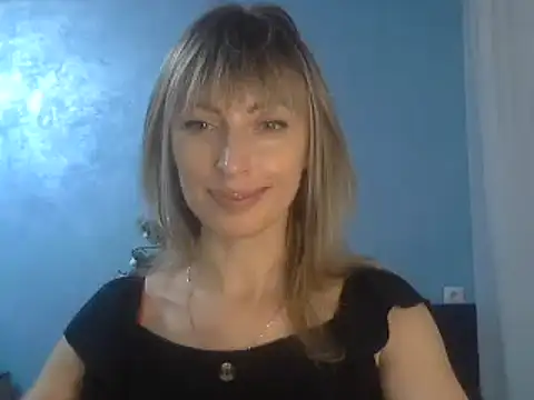 Snapshot of EffectMaya chatting on January 10, 7:54 pm EffectMaya online show from January 10, 7:54 pm