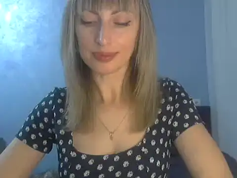 Snapshot of EffectMaya chatting on January 23, 8:13 pm EffectMaya online show from January 23, 8:13 pm