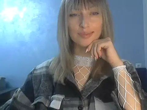 Snapshot of EffectMaya chatting on February 8, 6:22 pm EffectMaya online show from February 8, 6:22 pm