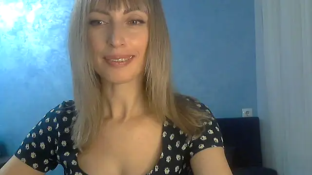 Snapshot of EffectMaya chatting on February 15, 5:28 pm EffectMaya online show from February 15, 5:28 pm