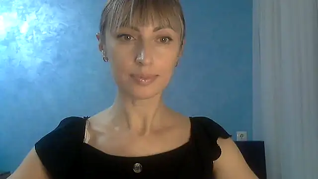 Snapshot of EffectMaya chatting on February 17, 5:53 pm EffectMaya online show from February 17, 5:53 pm