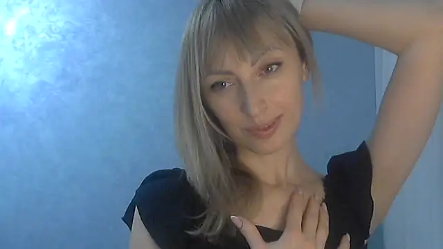 Snapshot of EffectMaya chatting on March 2, 6:19 pm EffectMaya online show from March 2, 6:19 pm