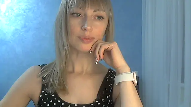 Snapshot of EffectMaya chatting on March 5, 6:56 pm EffectMaya online show from March 5, 6:56 pm