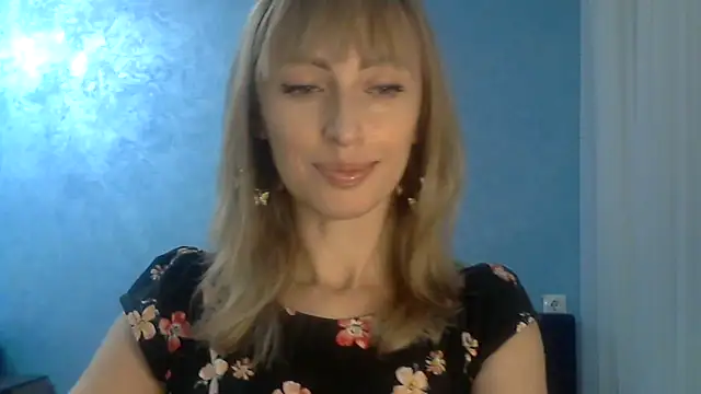 Snapshot of EffectMaya chatting on March 22, 7:53 pm EffectMaya online show from March 22, 7:53 pm